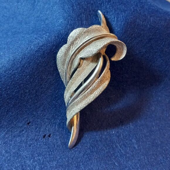 Vintage Kramer Silver tone Brooch - Picture 1 of 4